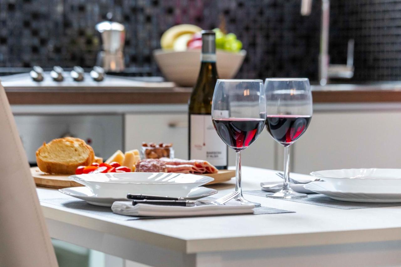 Duomo In 8 Stops Suite Deluxe Loft ميلان المظهر الخارجي الصورة