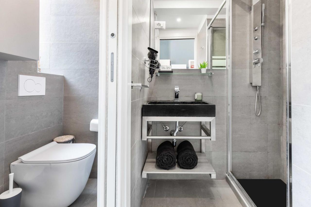 Duomo In 8 Stops Suite Deluxe Loft ميلان المظهر الخارجي الصورة
