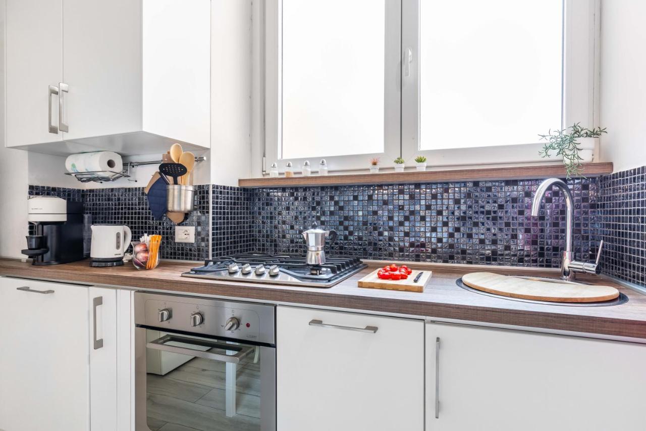 Duomo In 8 Stops Suite Deluxe Loft ميلان المظهر الخارجي الصورة