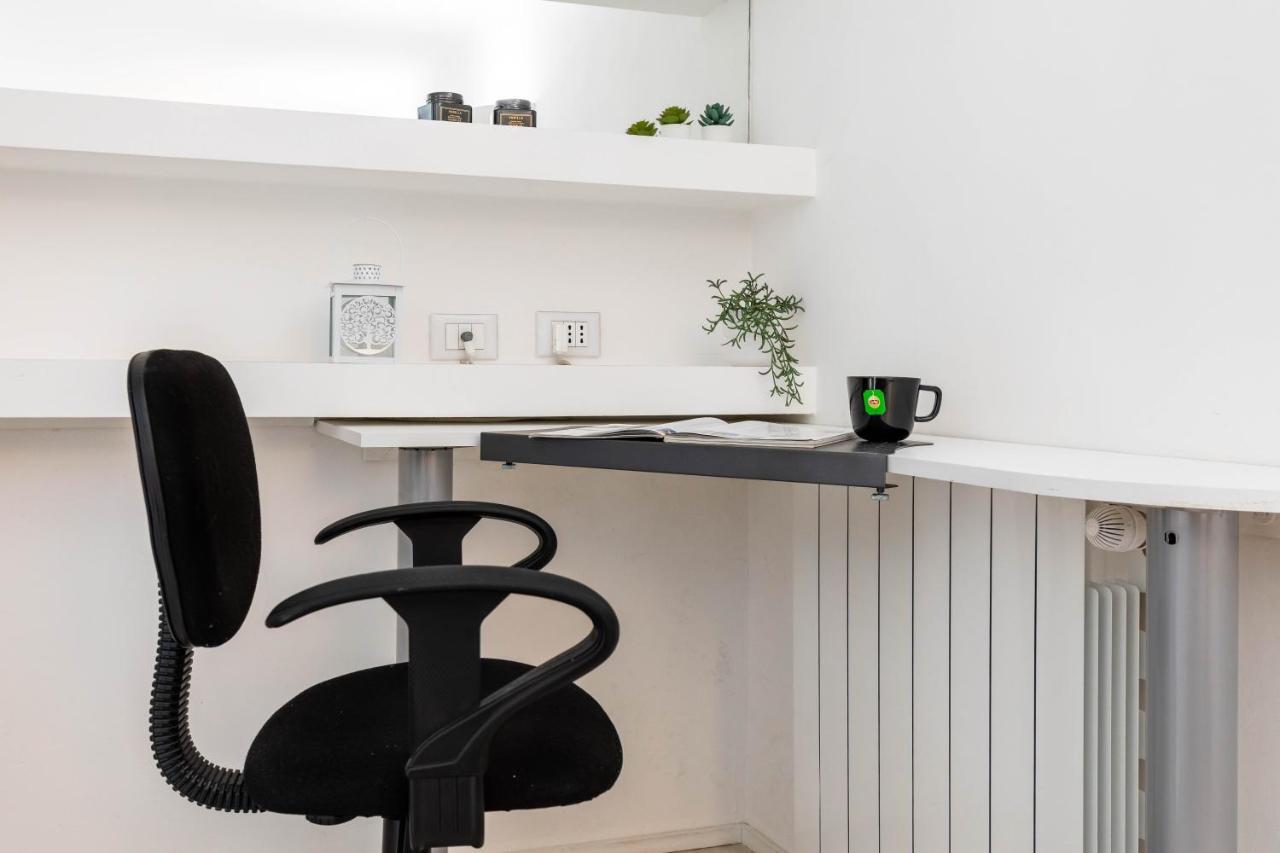 Duomo In 8 Stops Suite Deluxe Loft ميلان المظهر الخارجي الصورة