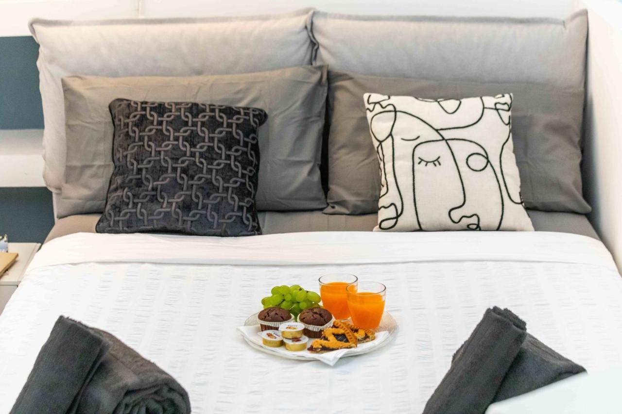 Duomo In 8 Stops Suite Deluxe Loft ميلان المظهر الخارجي الصورة